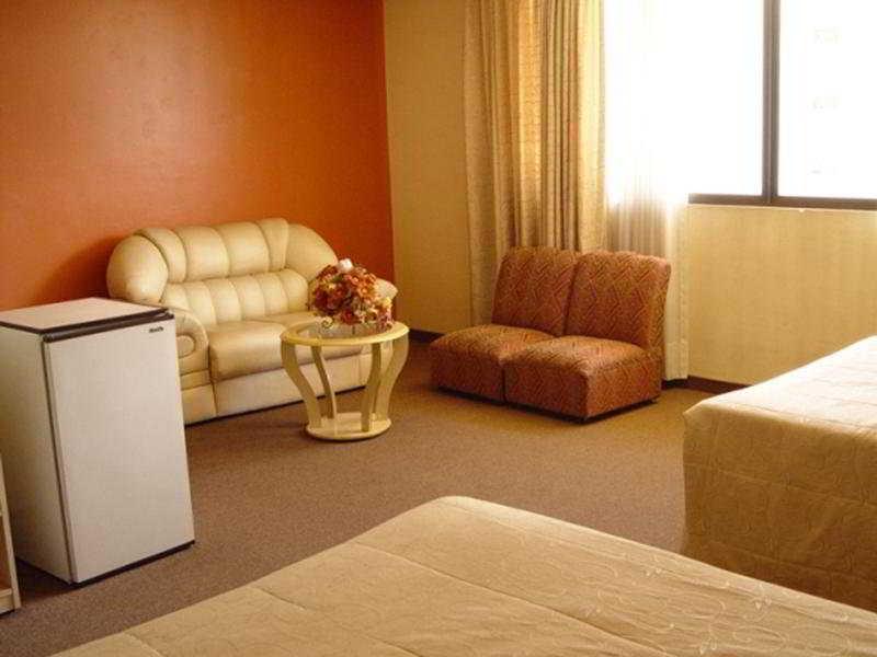 Hotel Regina โกชาบัมบา ภายนอก รูปภาพ