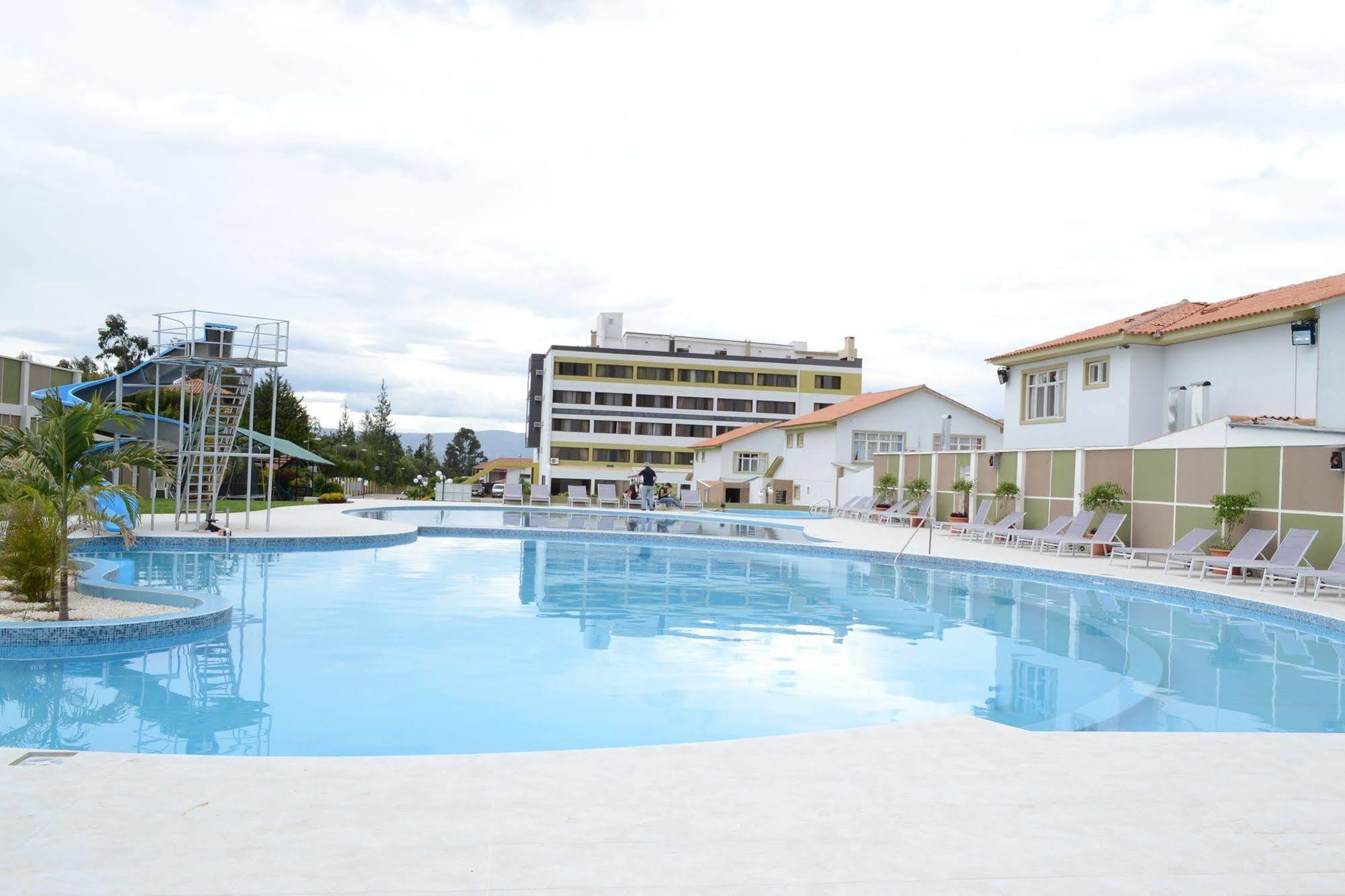 Hotel Regina โกชาบัมบา ภายนอก รูปภาพ