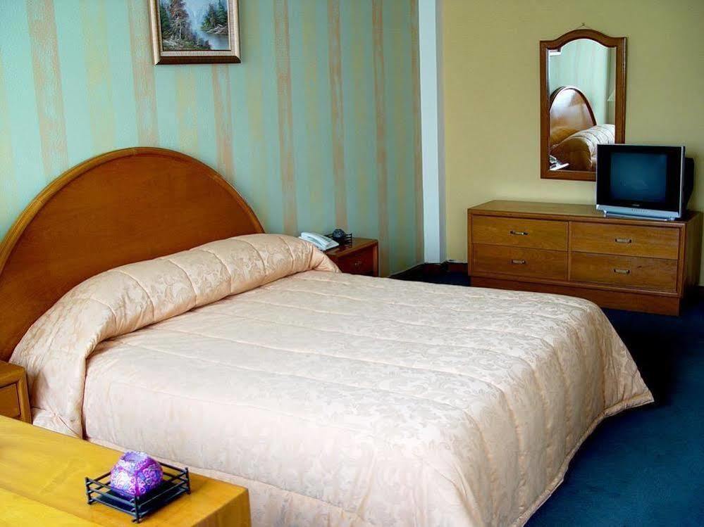 Hotel Regina โกชาบัมบา ภายนอก รูปภาพ