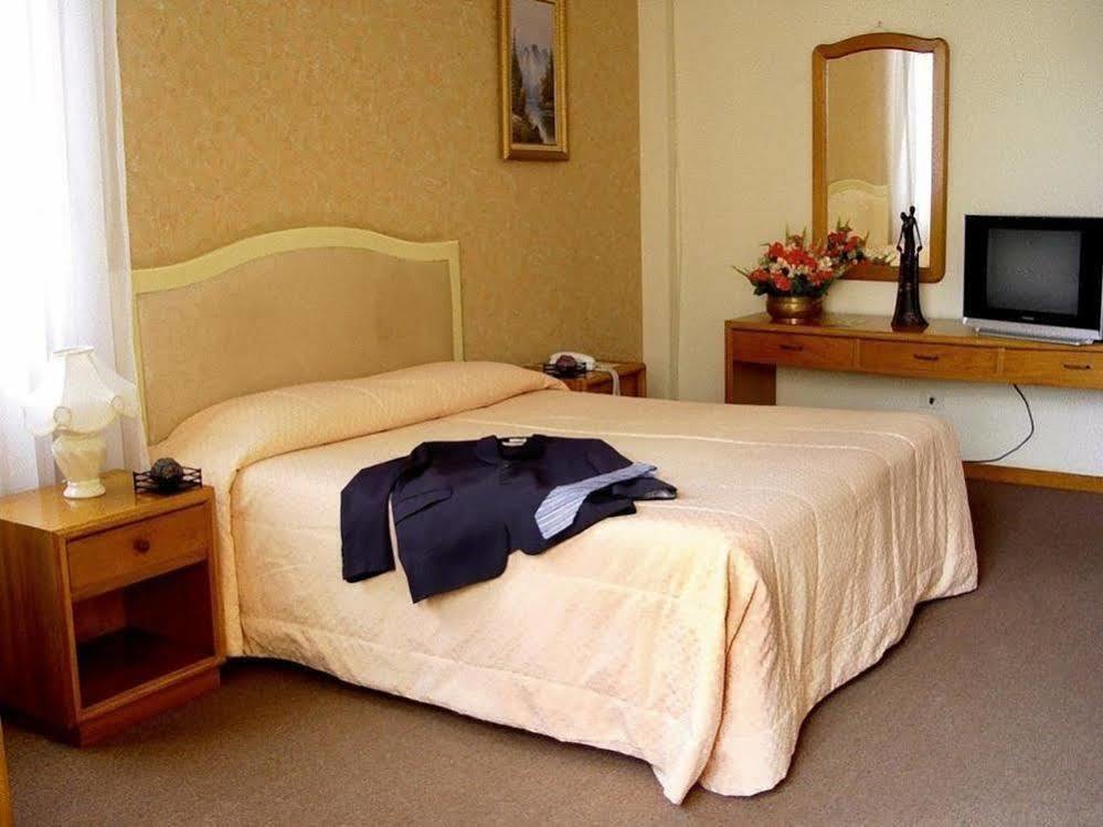 Hotel Regina โกชาบัมบา ภายนอก รูปภาพ